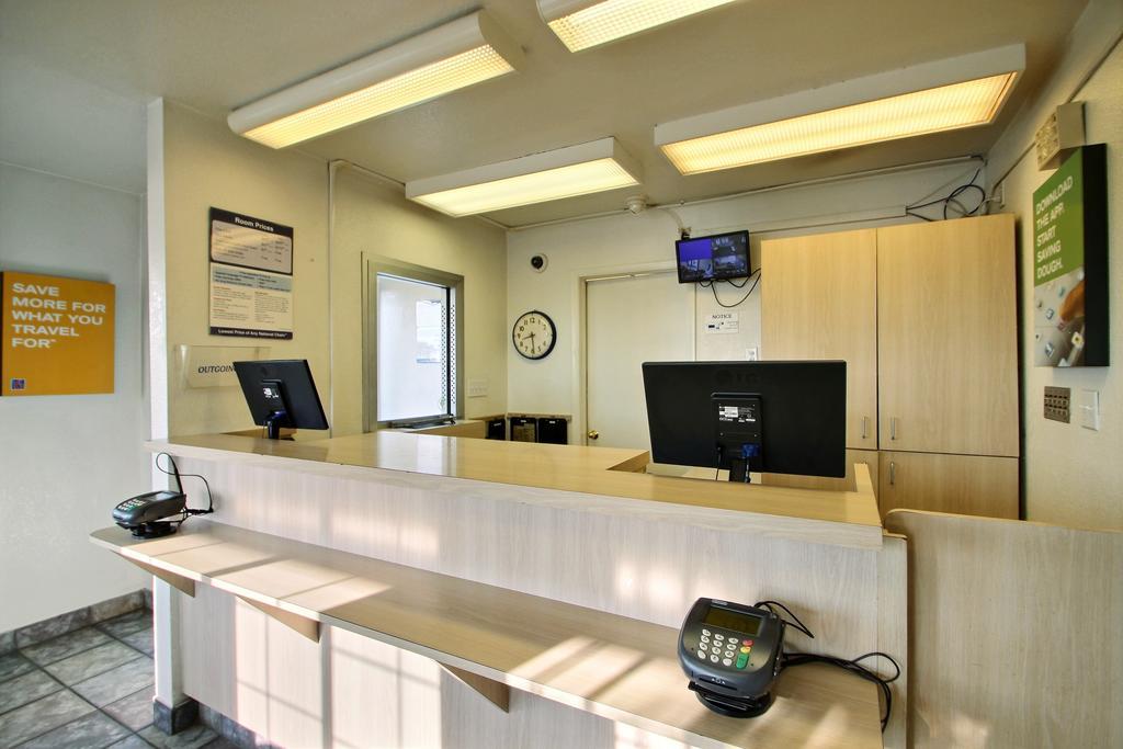 Motel 6 Milwaukee West - Brookfield Εξωτερικό φωτογραφία