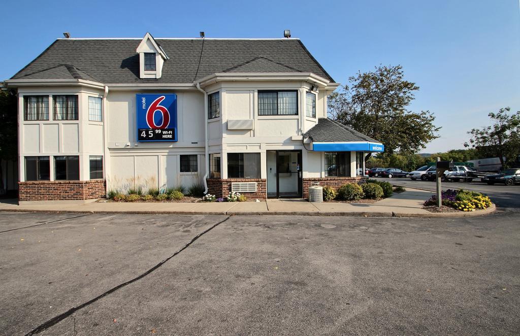 Motel 6 Milwaukee West - Brookfield Εξωτερικό φωτογραφία