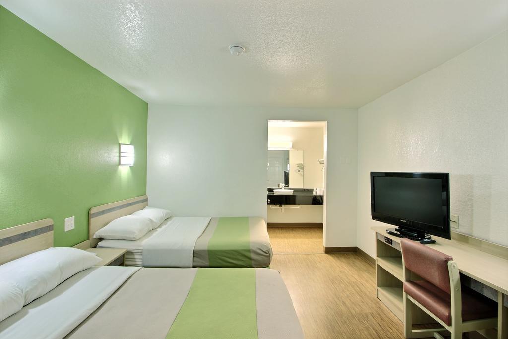 Motel 6 Milwaukee West - Brookfield Εξωτερικό φωτογραφία