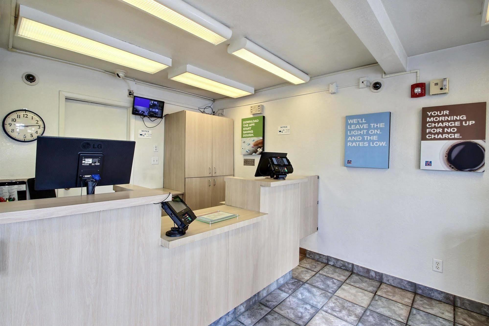 Motel 6 Milwaukee West - Brookfield Εξωτερικό φωτογραφία