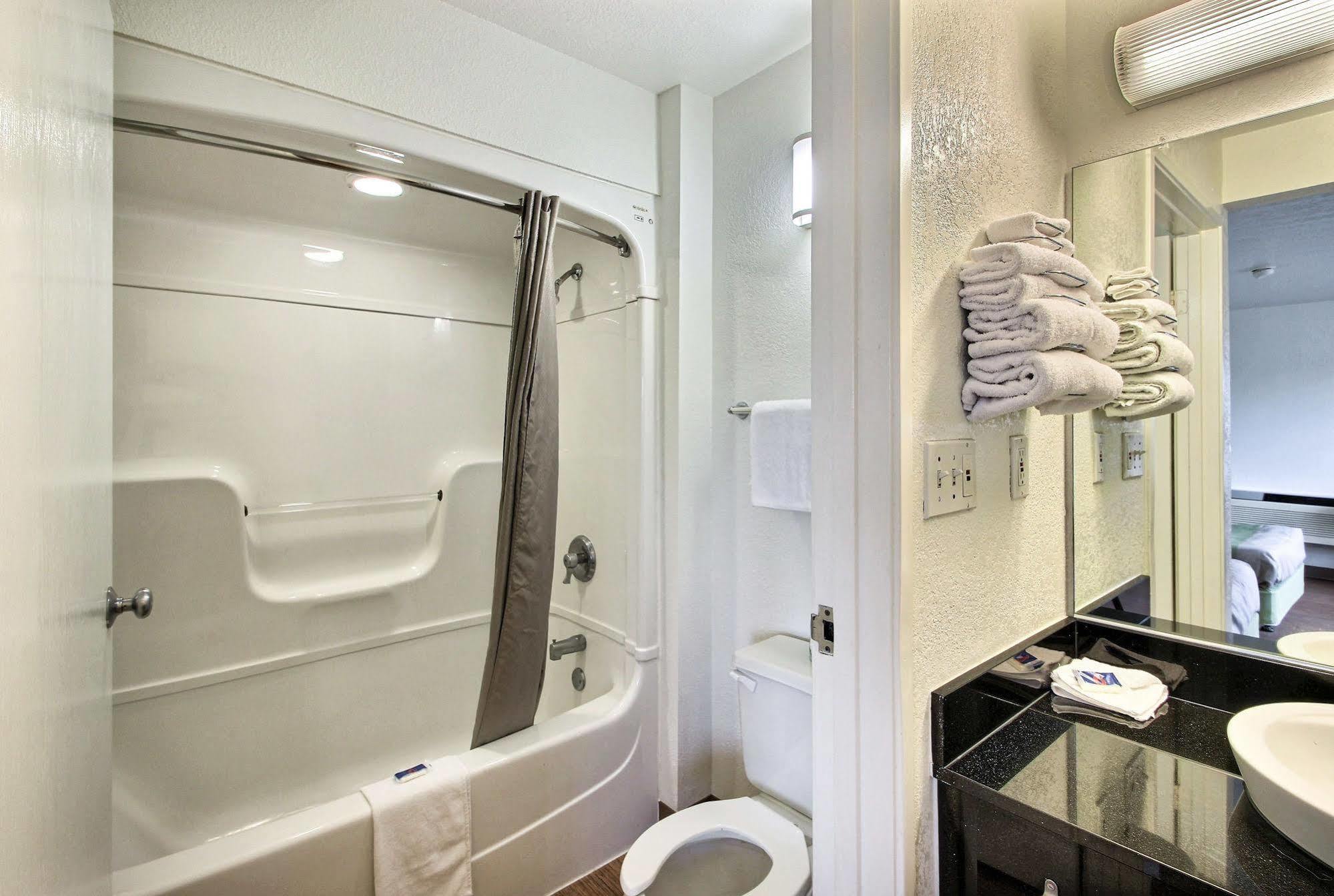 Motel 6 Milwaukee West - Brookfield Εξωτερικό φωτογραφία