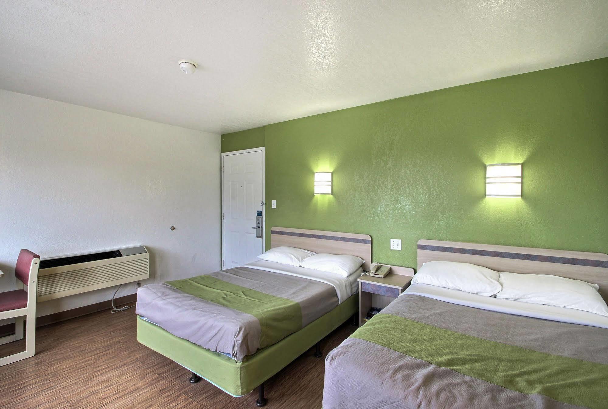 Motel 6 Milwaukee West - Brookfield Εξωτερικό φωτογραφία