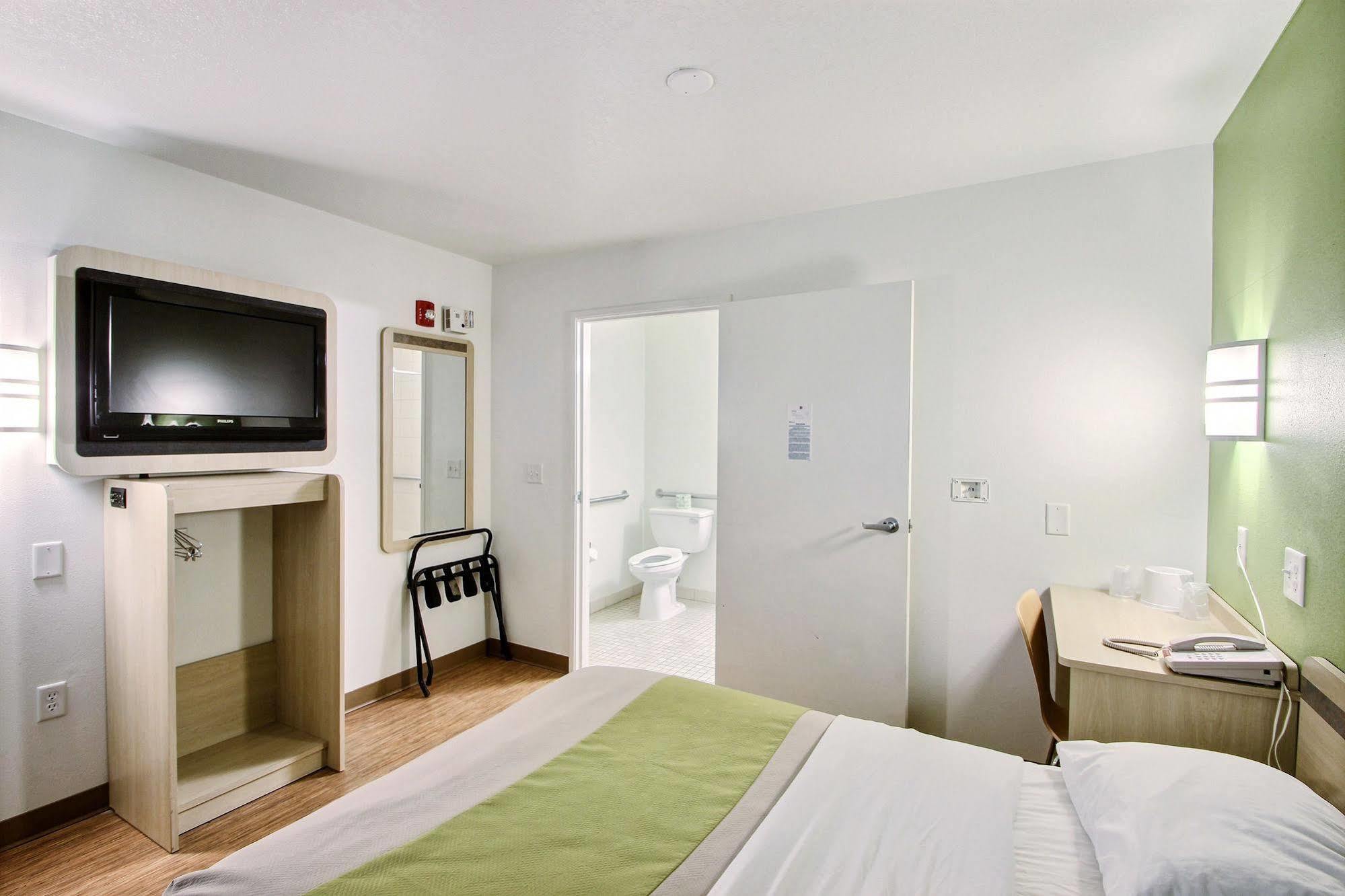 Motel 6 Milwaukee West - Brookfield Εξωτερικό φωτογραφία