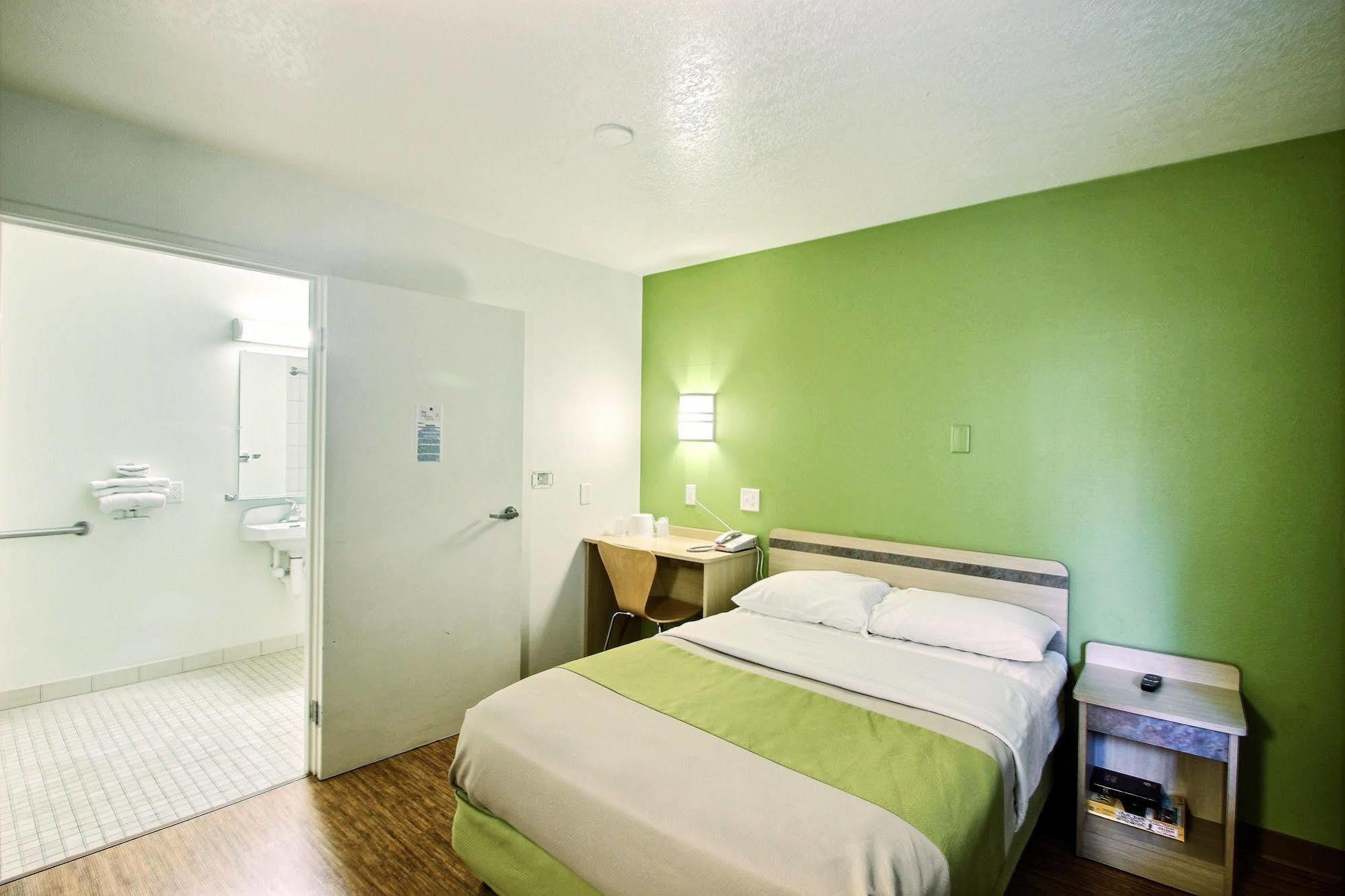 Motel 6 Milwaukee West - Brookfield Εξωτερικό φωτογραφία